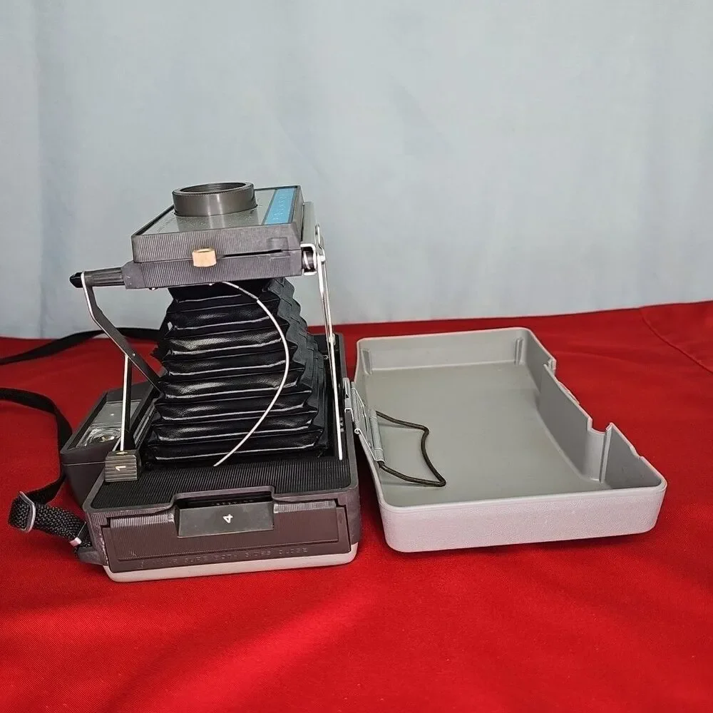 Polaroid Camera Instant 210 Automatic Land Vintage Camera w/Case & Flash